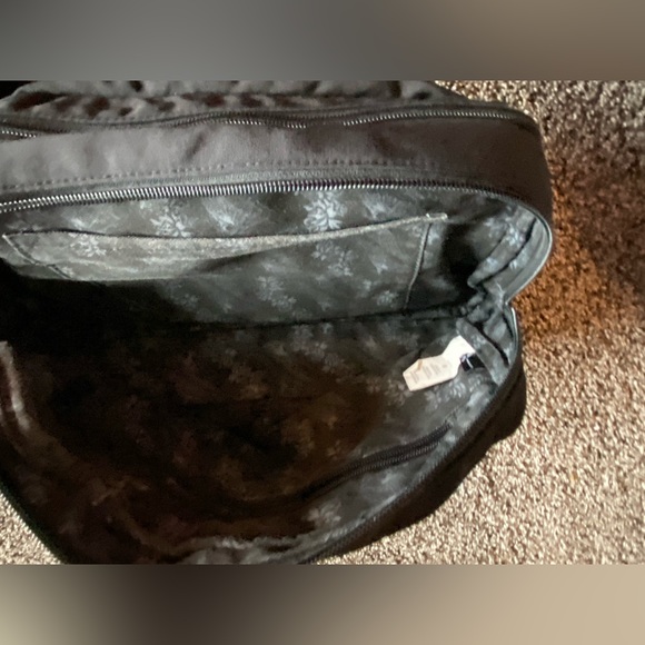 EUC - Woman's Oakley Purse - Black - Picture 5 of 11